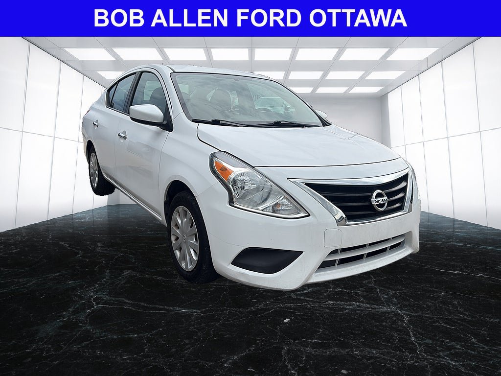 Used 2019 Nissan Versa SV FWD image 7
