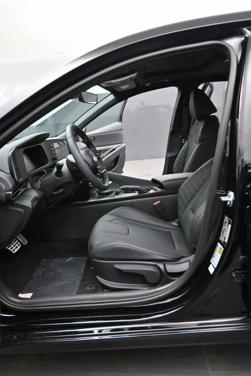 New 2026 Hyundai Elantra SEL Sport FWD image 17