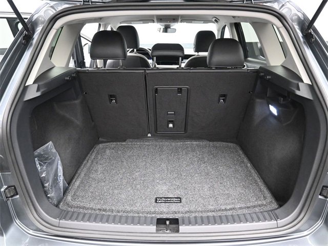 Certified 2025 Volkswagen Taos SE image 29