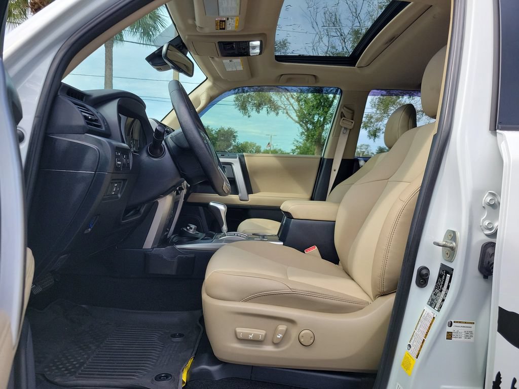 Used 2024 Toyota 4Runner SR5 Premium w/ Moonroof Package AWD/4WD image 24