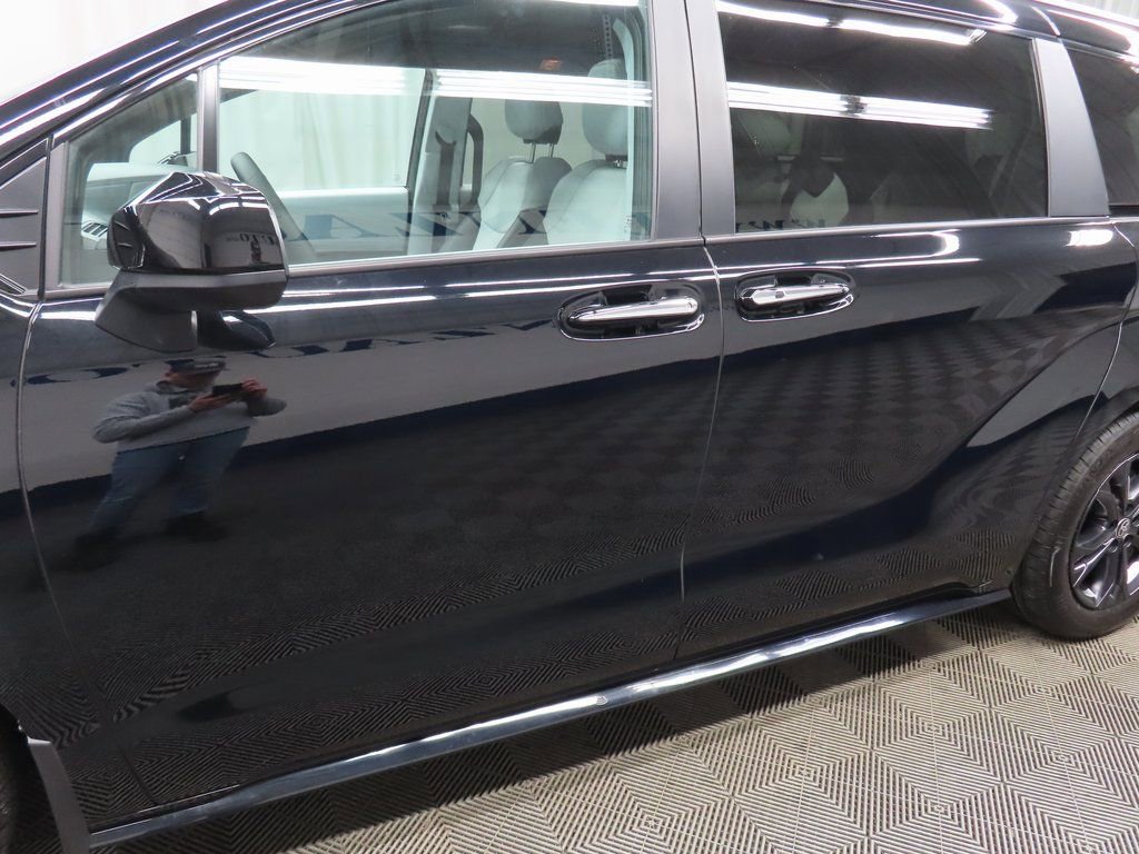 Used 2025 Toyota Sienna XSE image 37