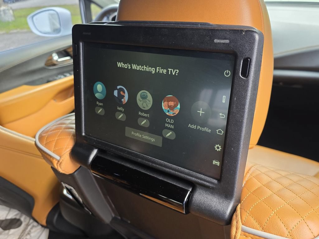 Used 2022 Chrysler Pacifica Pinnacle FWD image 12