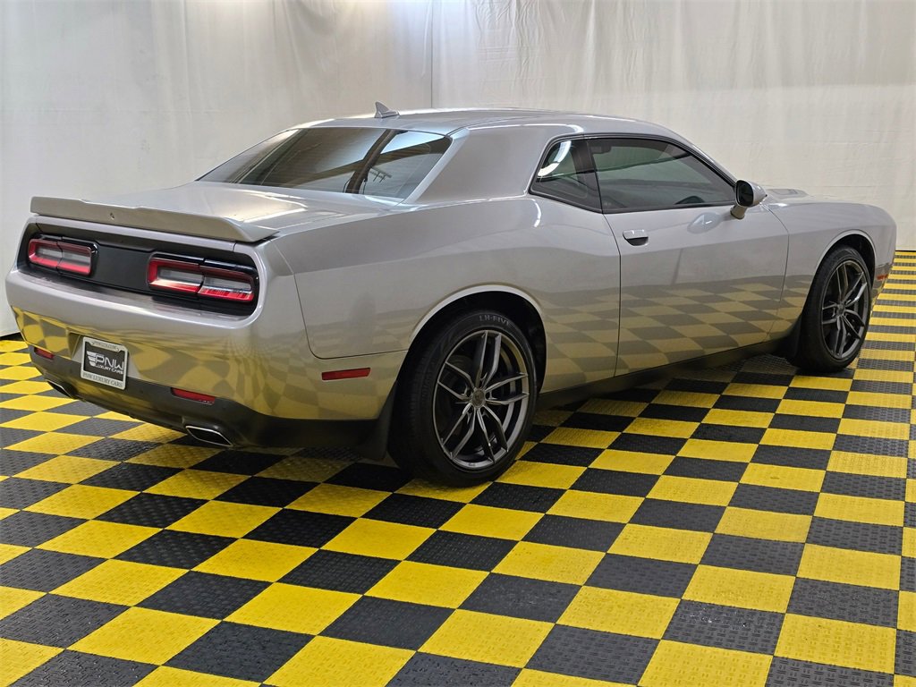 Used 2015 Dodge Challenger SXT Plus image 3