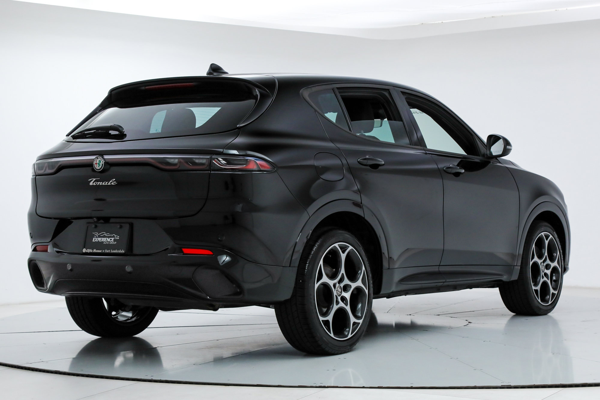 New 2025 Alfa Romeo Tonale AWD/4WD image 5