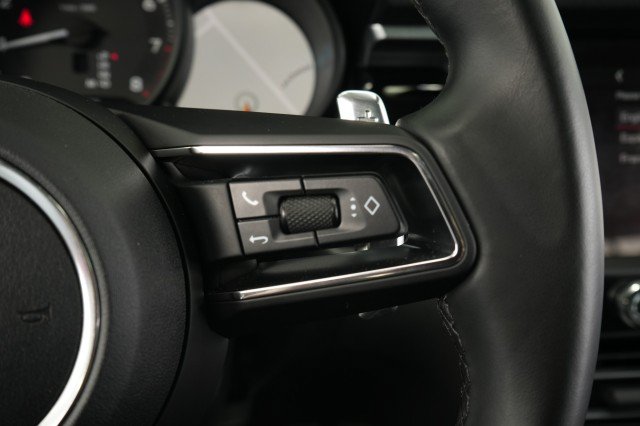 Used 2023 Porsche Macan AWD/4WD image 36