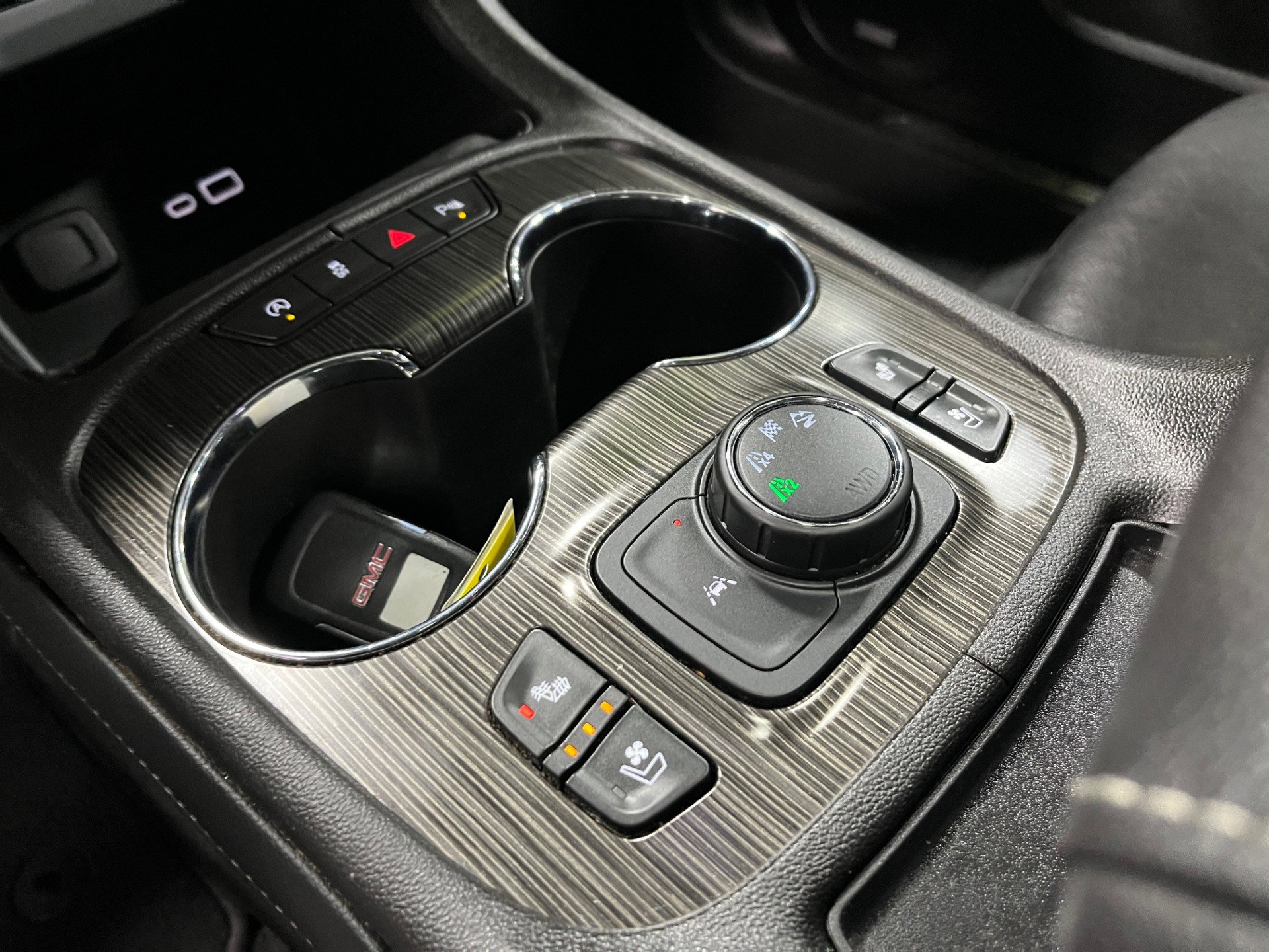 Certified 2023 GMC Acadia SLT w/ Preferred Package image 15