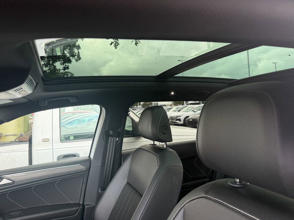 Used 2024 Volkswagen Tiguan SE R-Line FWD image 24