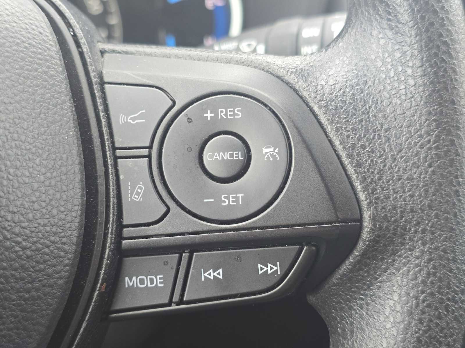 Used 2025 Toyota RAV4 XLE image 37