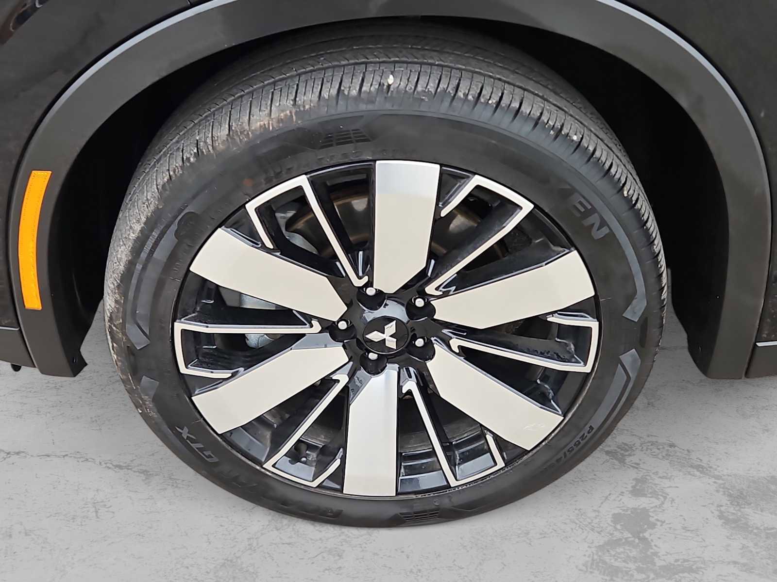 Used 2025 Mitsubishi Outlander SE image 12