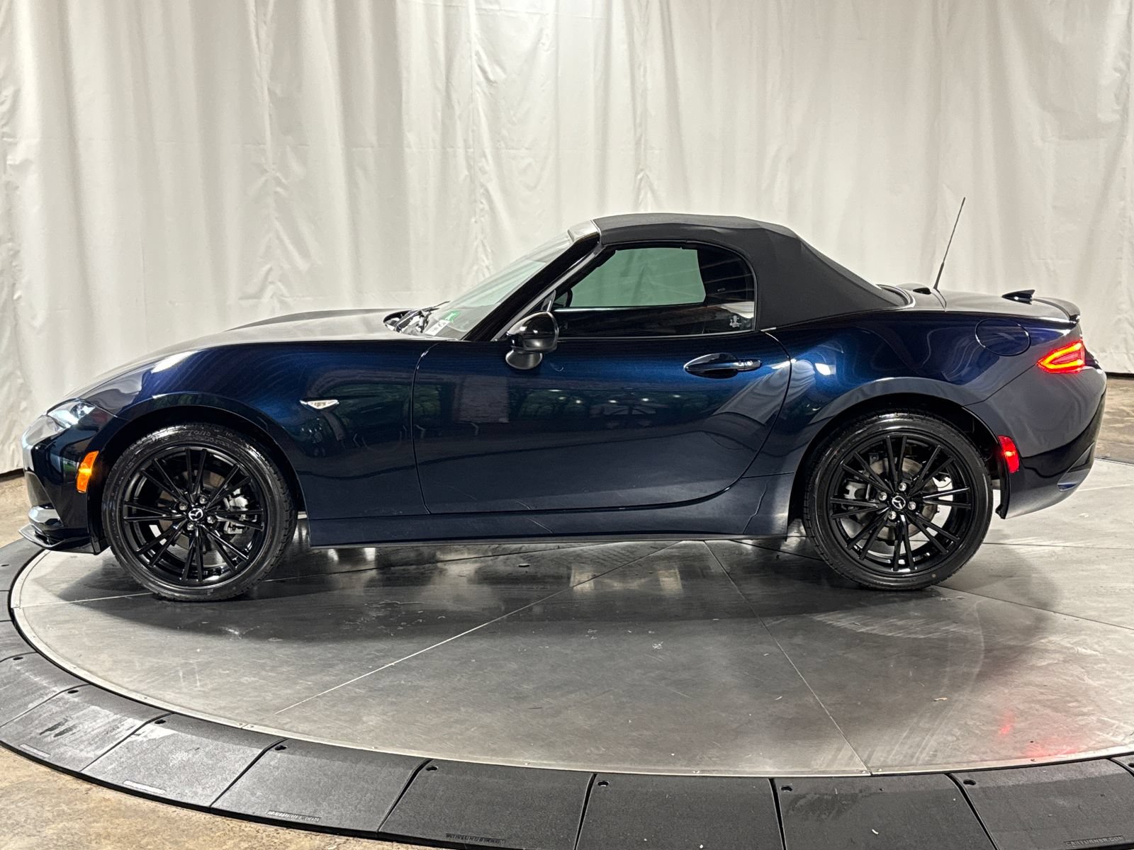 Used 2025 MAZDA MX-5 Miata Club w/ Weather Package RWD image 7