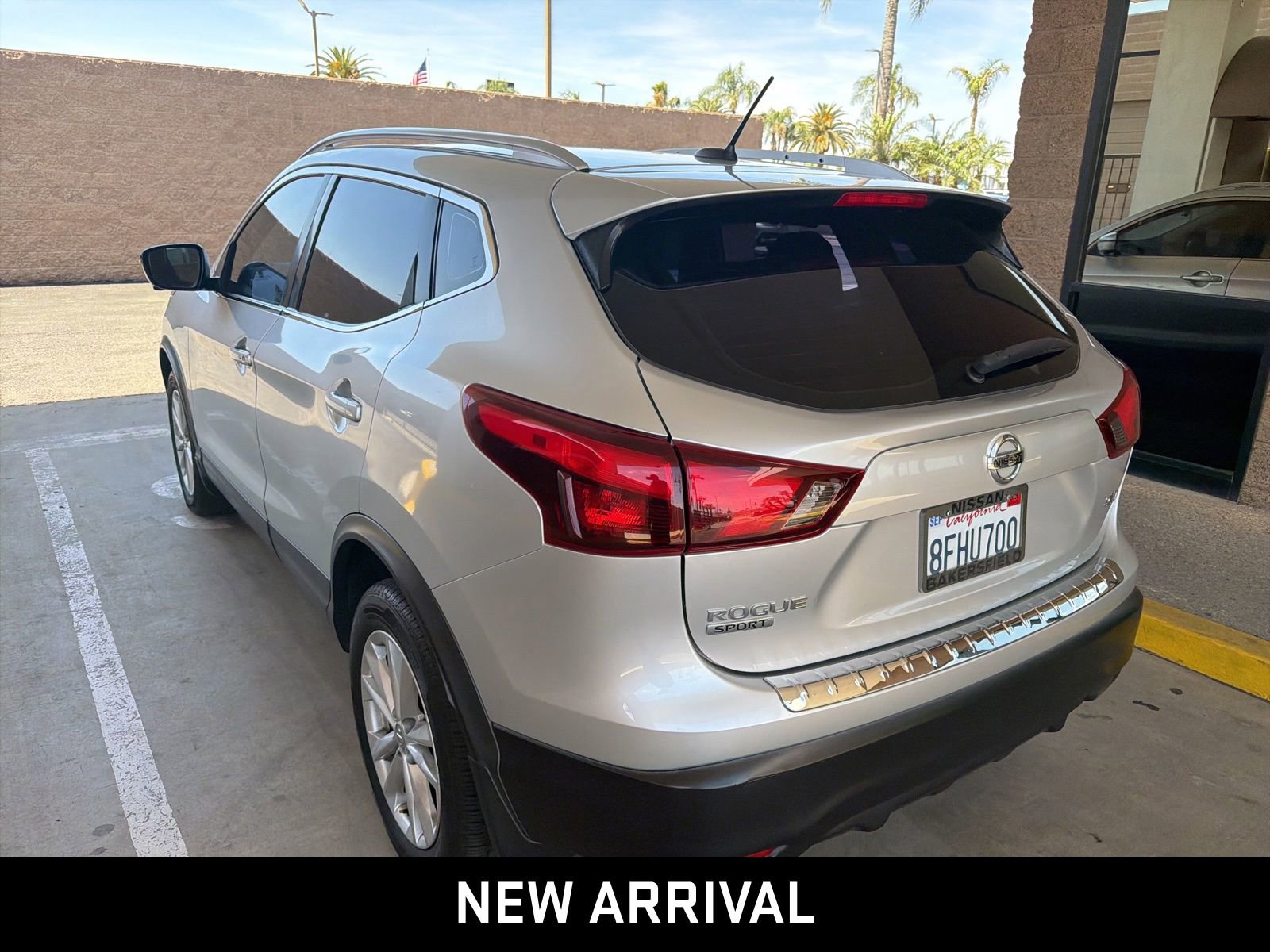 Used 2018 Nissan Rogue Sport SV w/ SV Technology Package FWD image 6