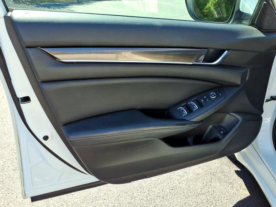 Used 2018 Honda Accord Sport image 16