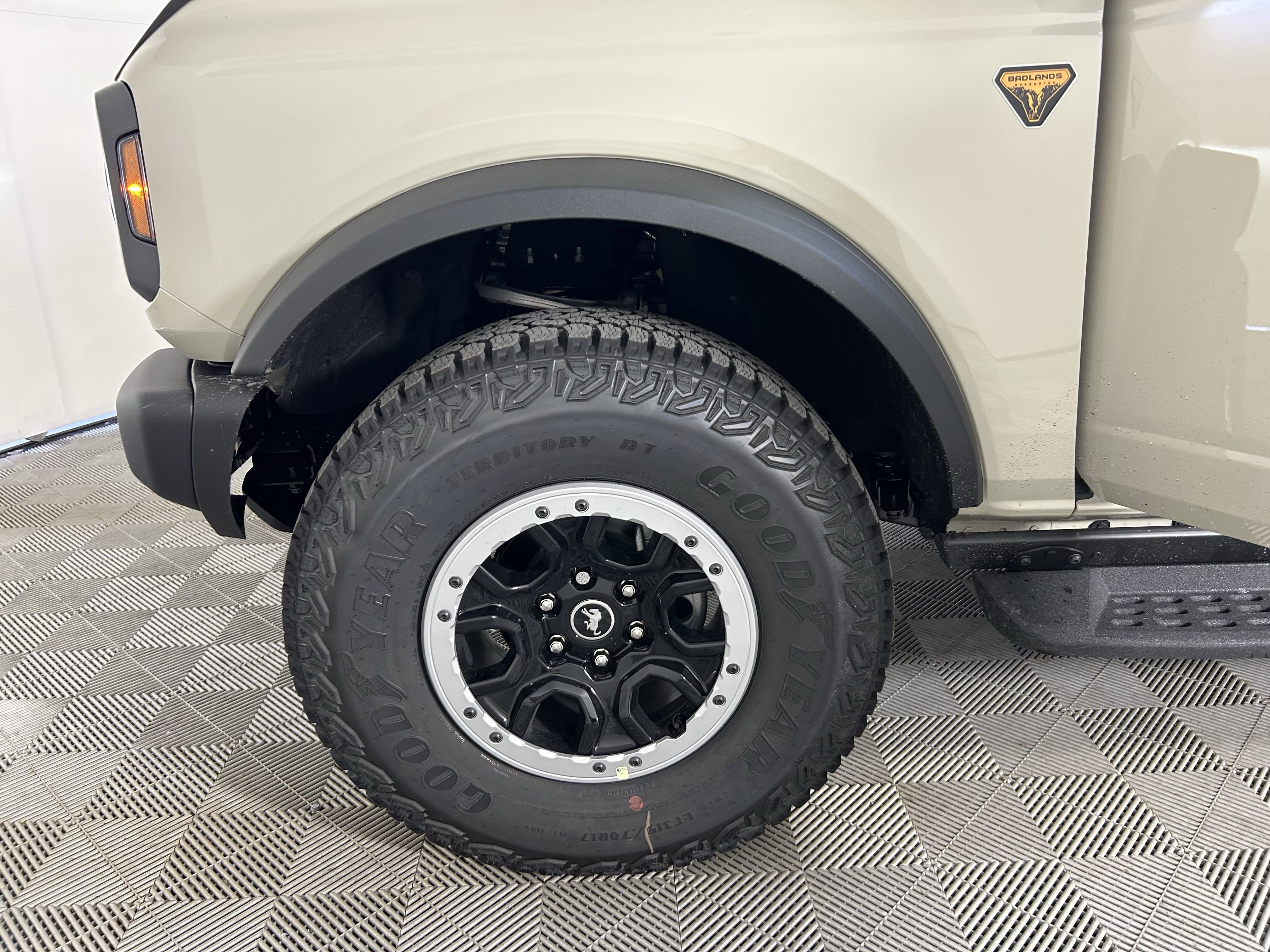 New 2025 Ford Bronco Badlands image 34