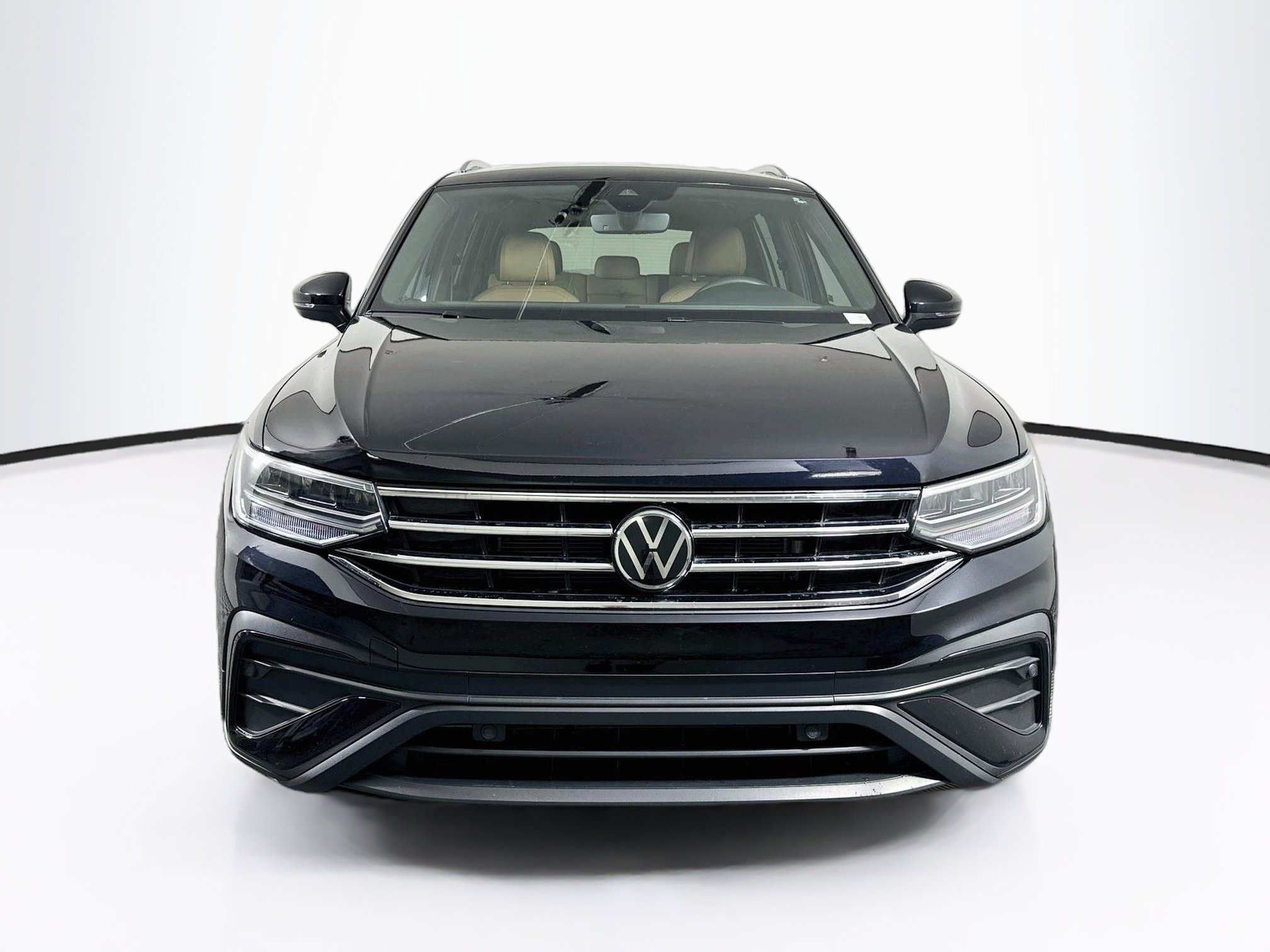 Used 2023 Volkswagen Tiguan SE FWD image 2
