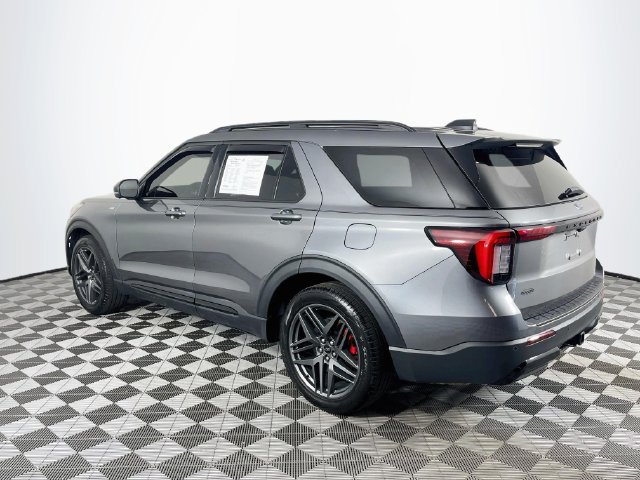 Used 2025 Ford Explorer ST-Line w/ Premium Package RWD image 7