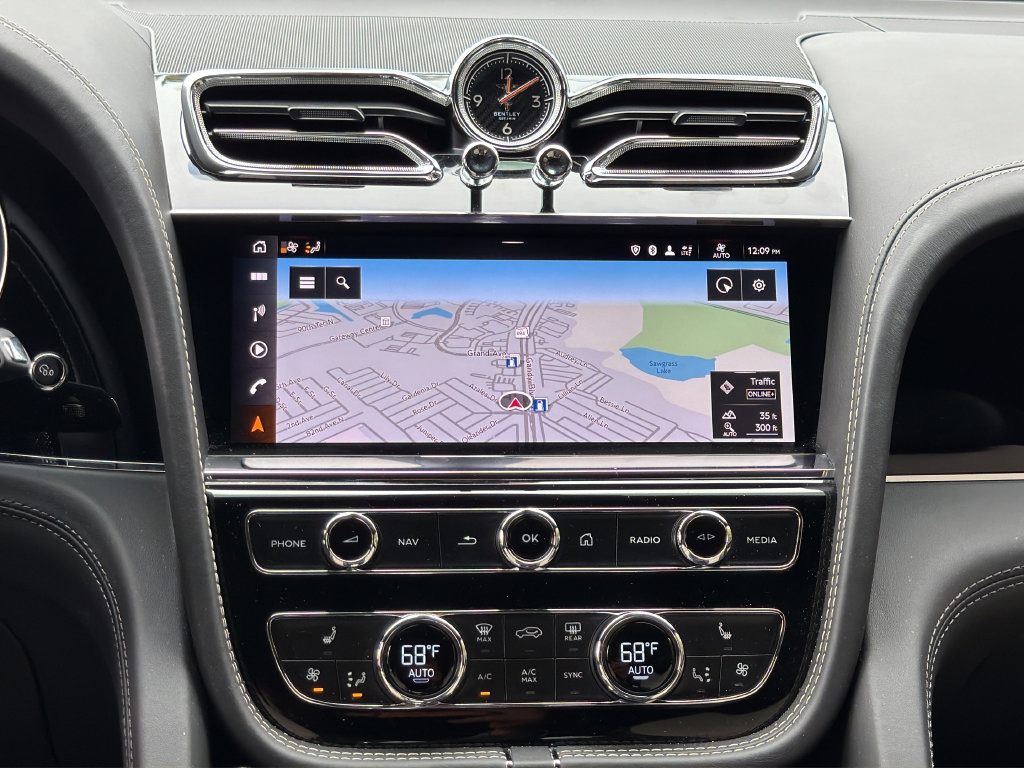 Used 2022 Bentley Bentayga AWD/4WD image 17