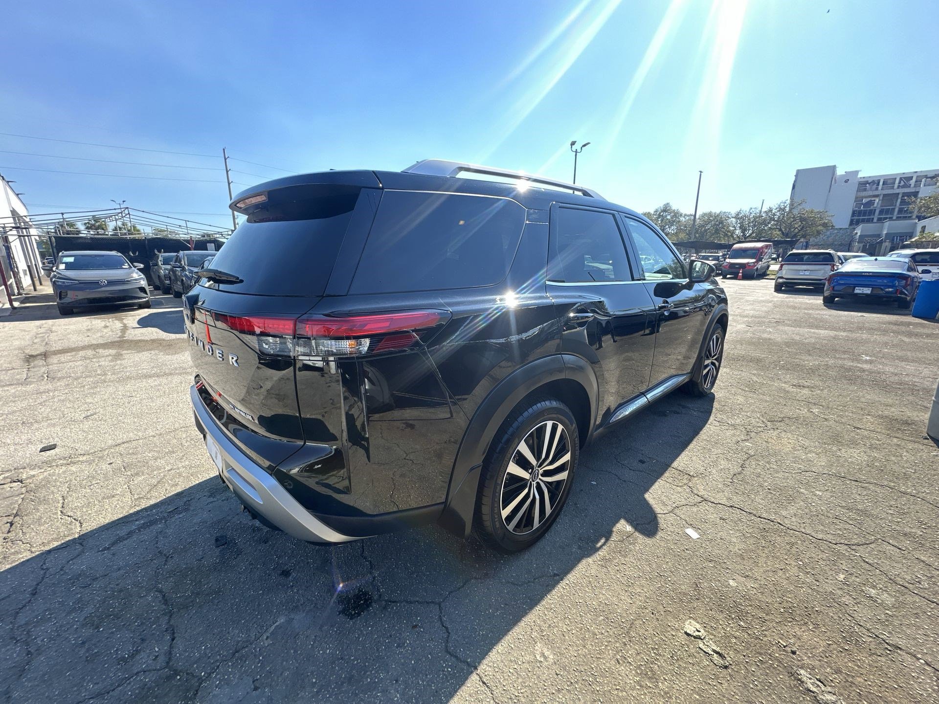 Used 2024 Nissan Pathfinder Platinum w/ Cargo Package image 22