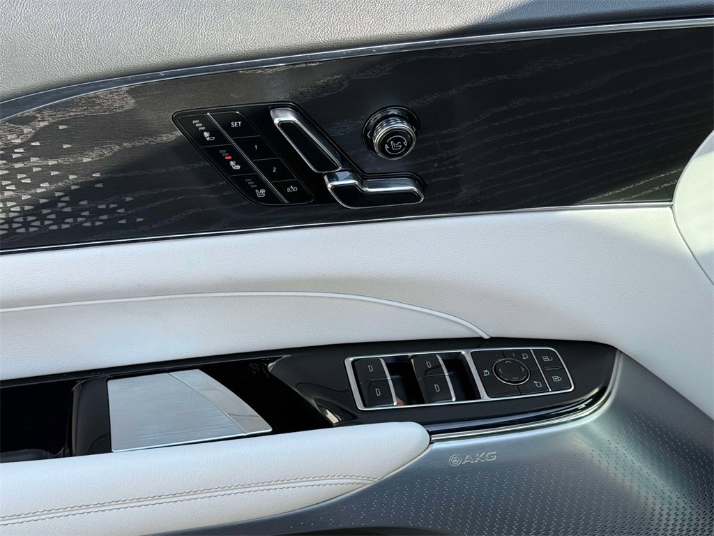 Used 2023 Cadillac Lyriq 2WD image 21