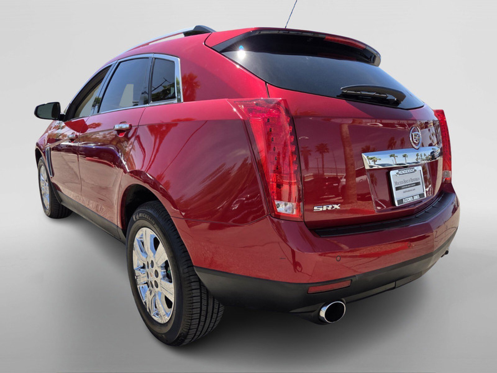 Used 2015 Cadillac SRX Luxury w/ Driver Awareness Package FWD image 3