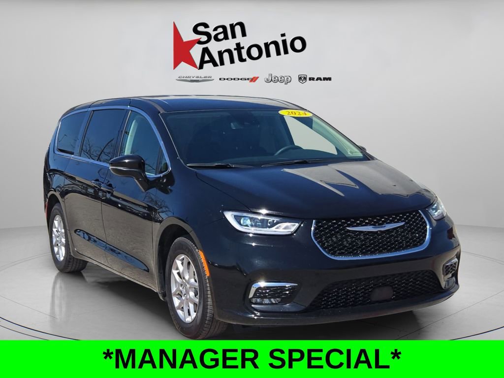 Used 2024 Chrysler Pacifica Touring-L image 2