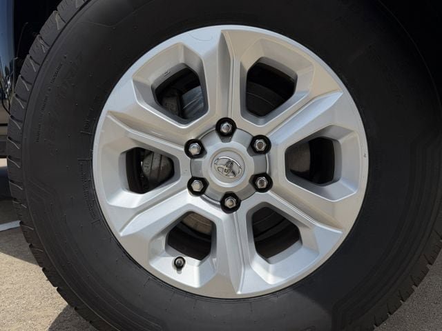 Used 2021 Toyota 4Runner SR5 RWD image 10