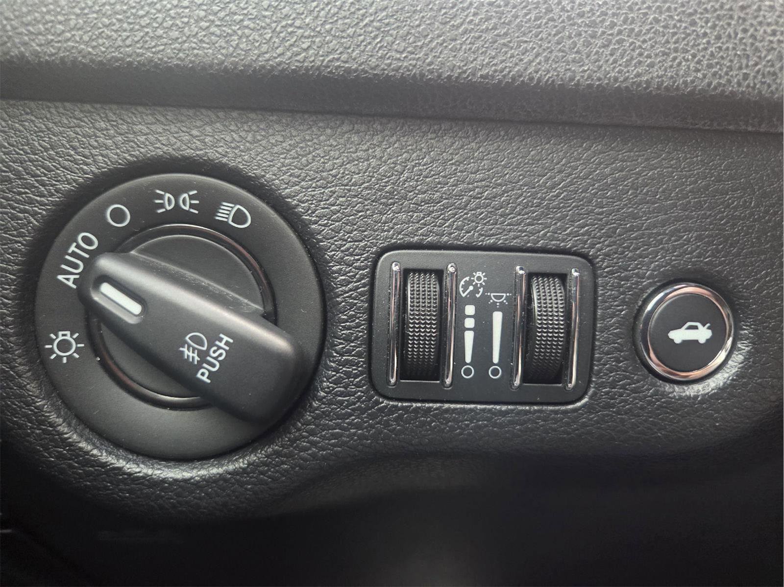 Used 2014 Dodge Charger R/T image 23