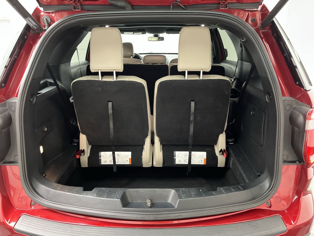 Used 2019 Ford Explorer XLT w/ Equipment Group 202A AWD/4WD image 33