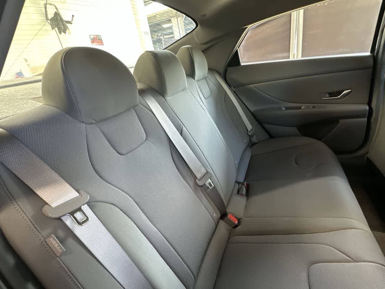 Used 2026 Hyundai Elantra SE FWD image 26