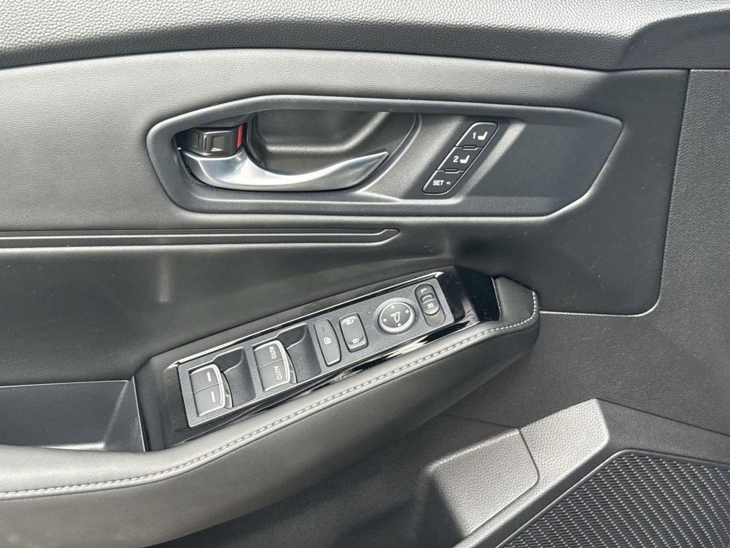 Used 2024 Honda Accord Touring image 8