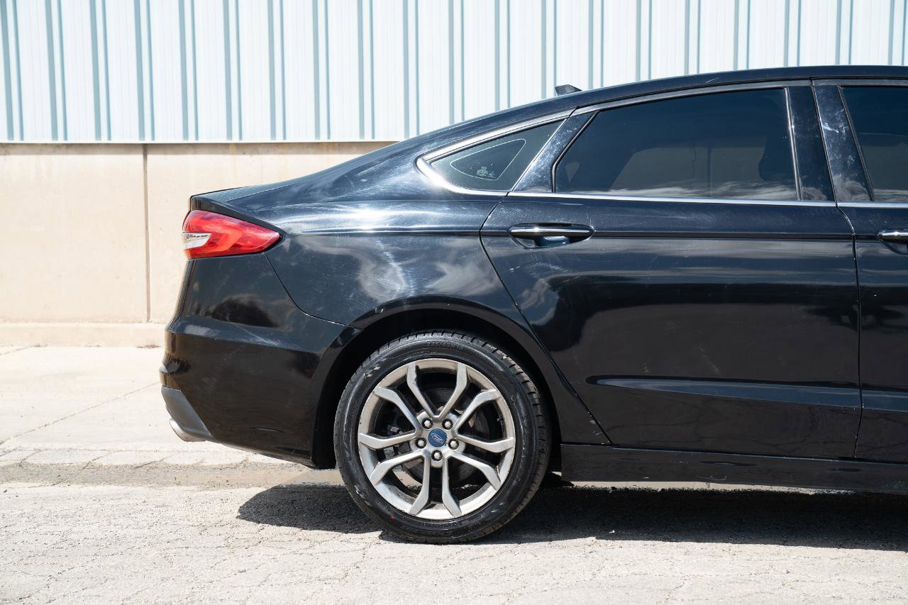 Used 2020 Ford Fusion SEL FWD image 12