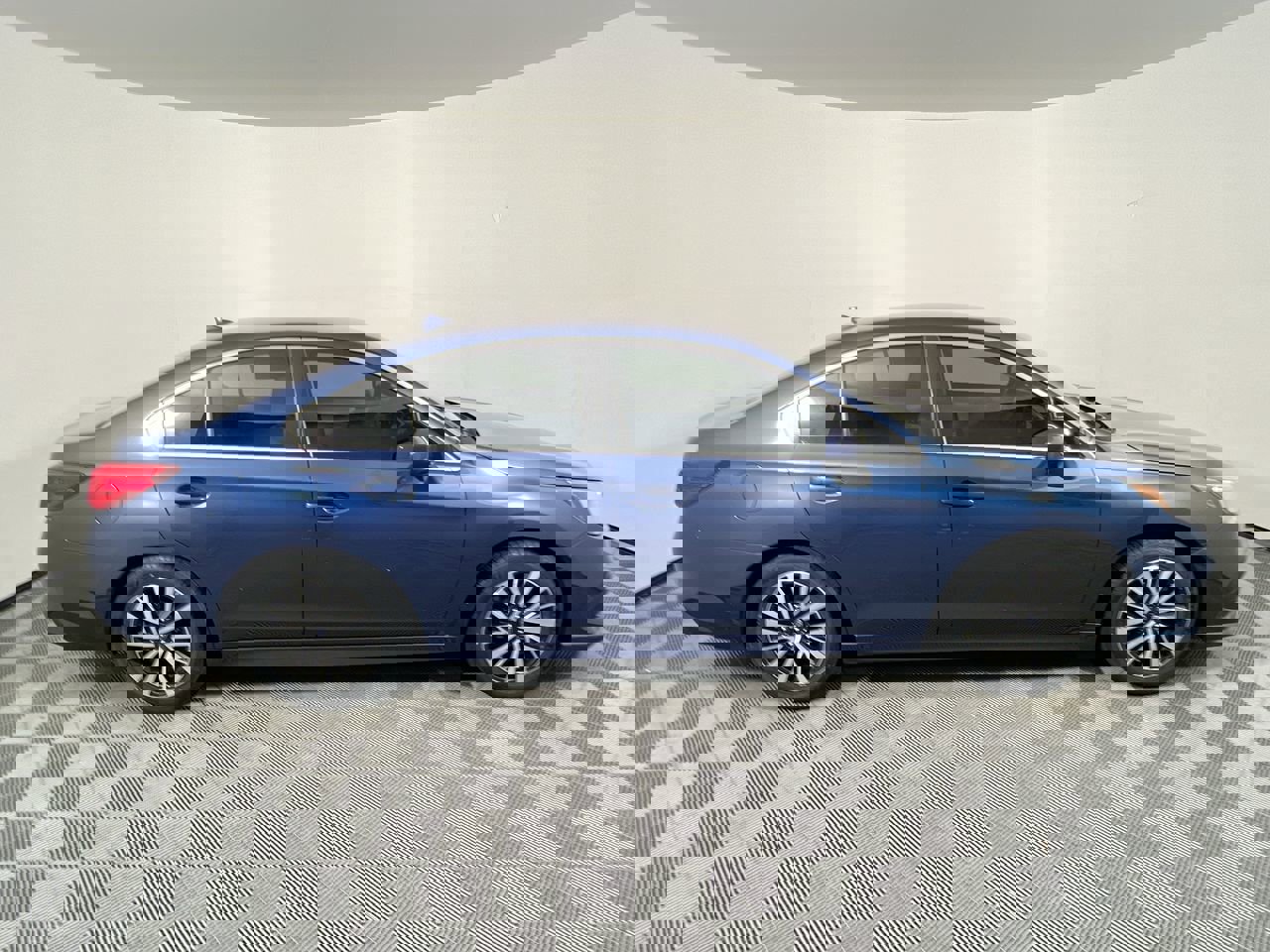 Used 2019 Subaru Legacy 2.5i Premium AWD/4WD image 2