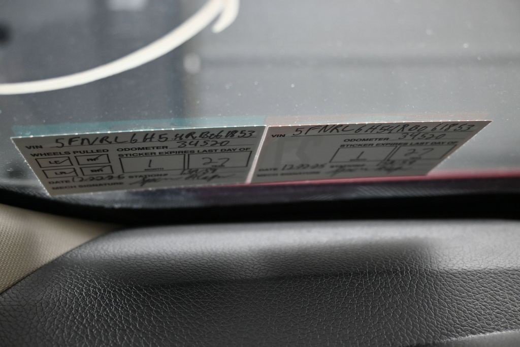 Used 2024 Honda Odyssey EX image 3