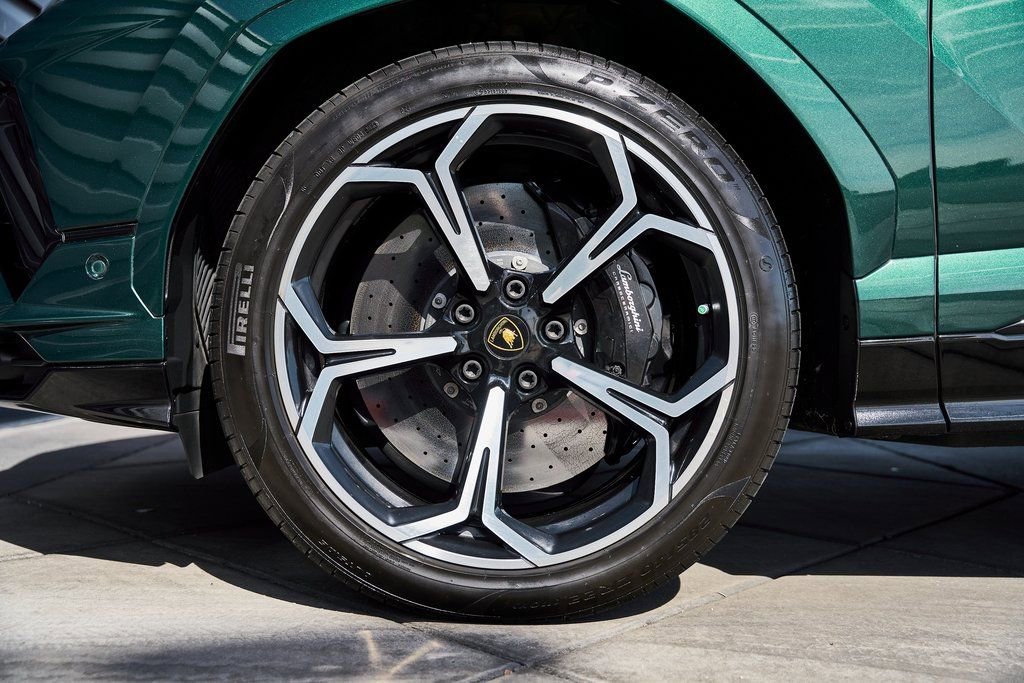 Used 2023 Lamborghini Urus S AWD/4WD image 3