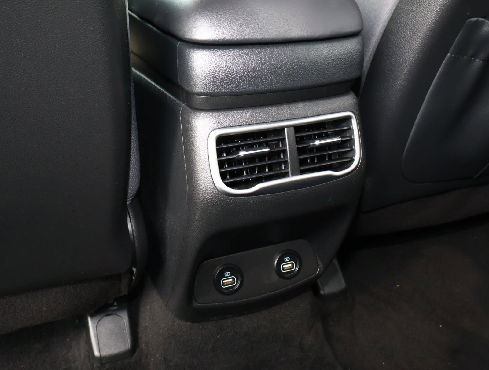 Used 2023 Hyundai Santa Fe SEL w/ Cargo Package image 11