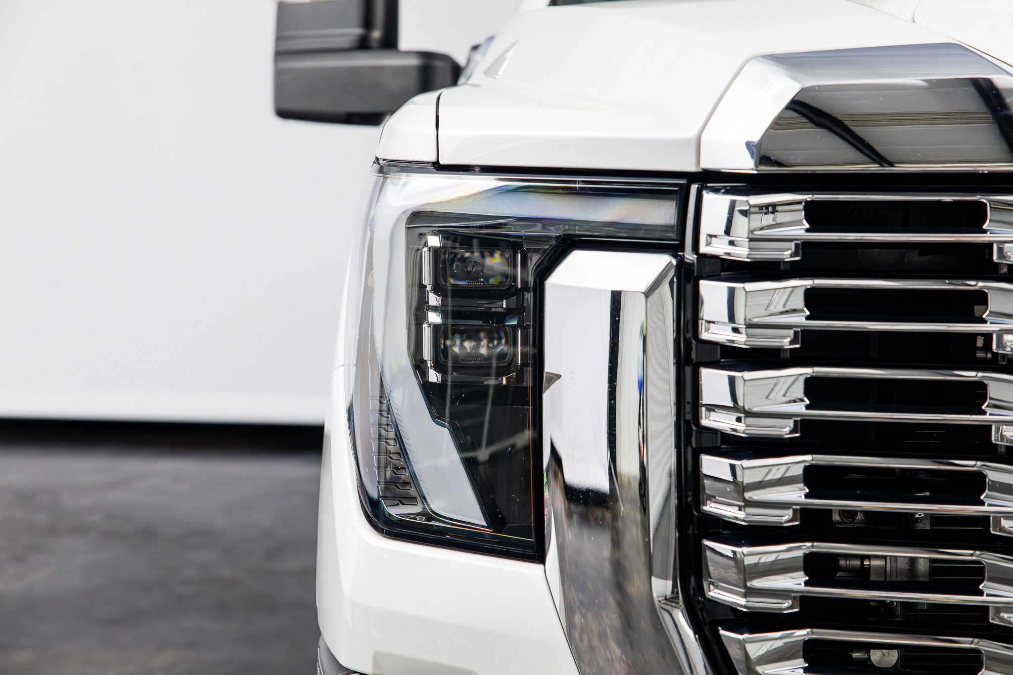 Used 2024 GMC Sierra 2500 Denali w/ Denali Reserve Package AWD/4WD image 3