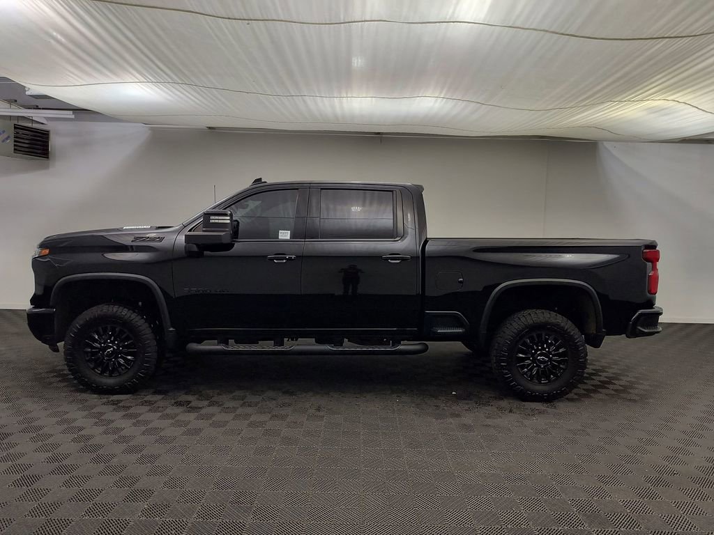 Used 2024 Chevrolet Silverado 3500 LTZ w/ LTZ Plus Package image 2
