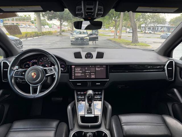 Used 2021 Porsche Cayenne w/ Premium Package AWD/4WD image 21