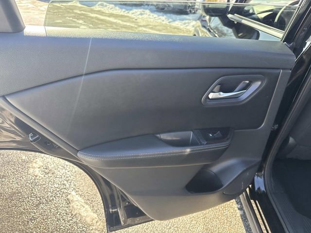 Used 2024 Nissan Rogue SV AWD/4WD image 18