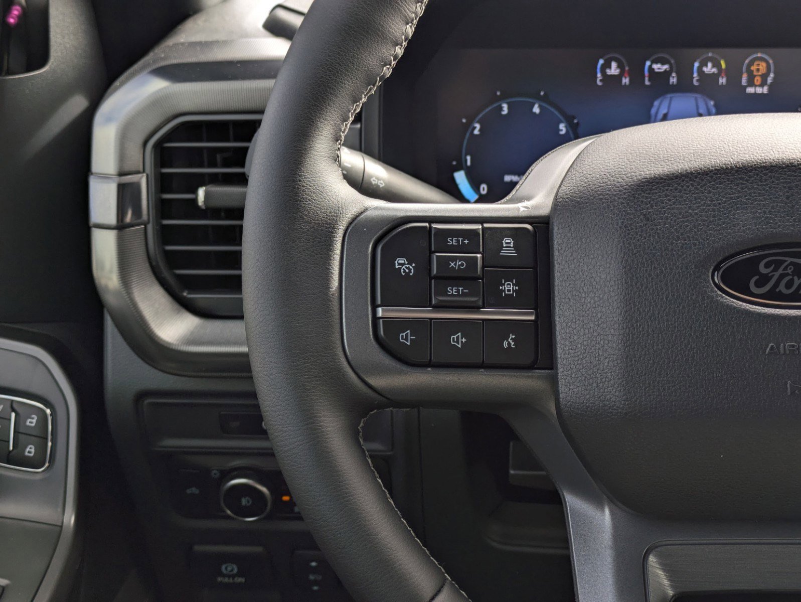 New 2025 Ford F150 Lariat w/ Equipment Group 501A Mid image 28