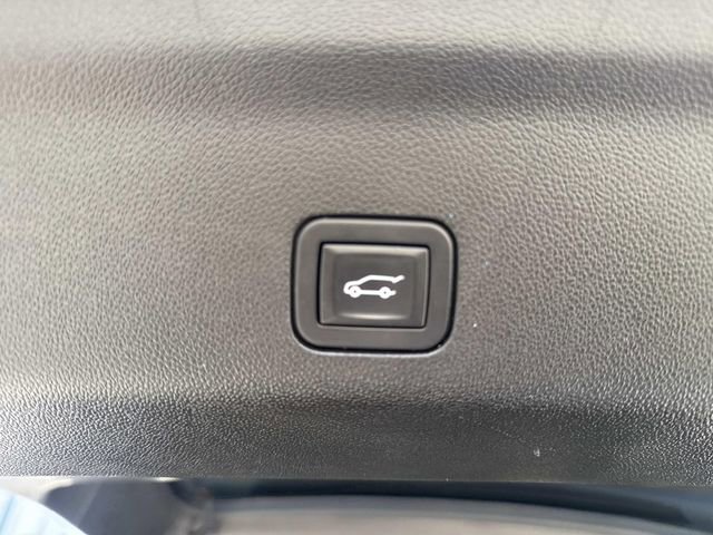Used 2023 Chevrolet Suburban Z71 w/ Z71 Off-Road Package AWD/4WD image 8