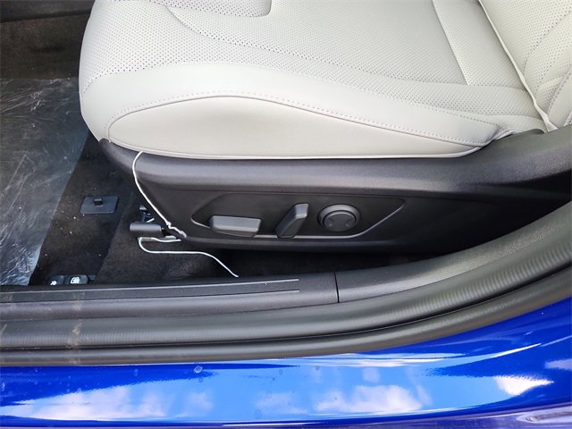 New 2025 Hyundai Elantra Limited image 16