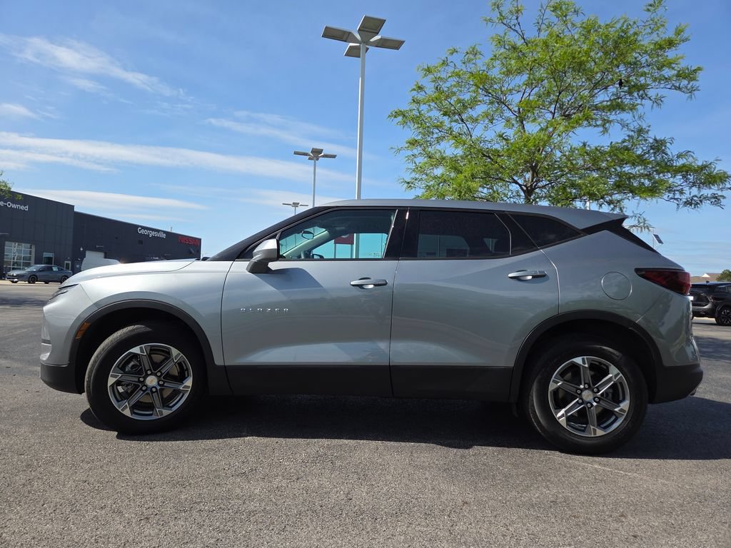 Used 2025 Chevrolet Blazer LT AWD/4WD image 12