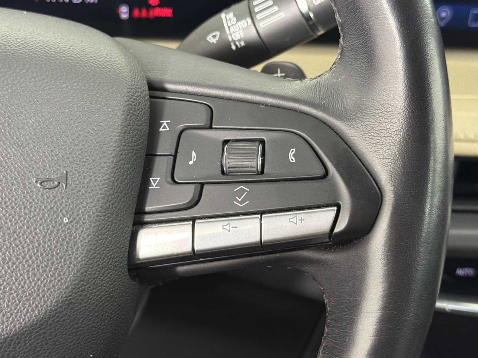 Used 2024 Cadillac XT4 Premium Luxury image 25