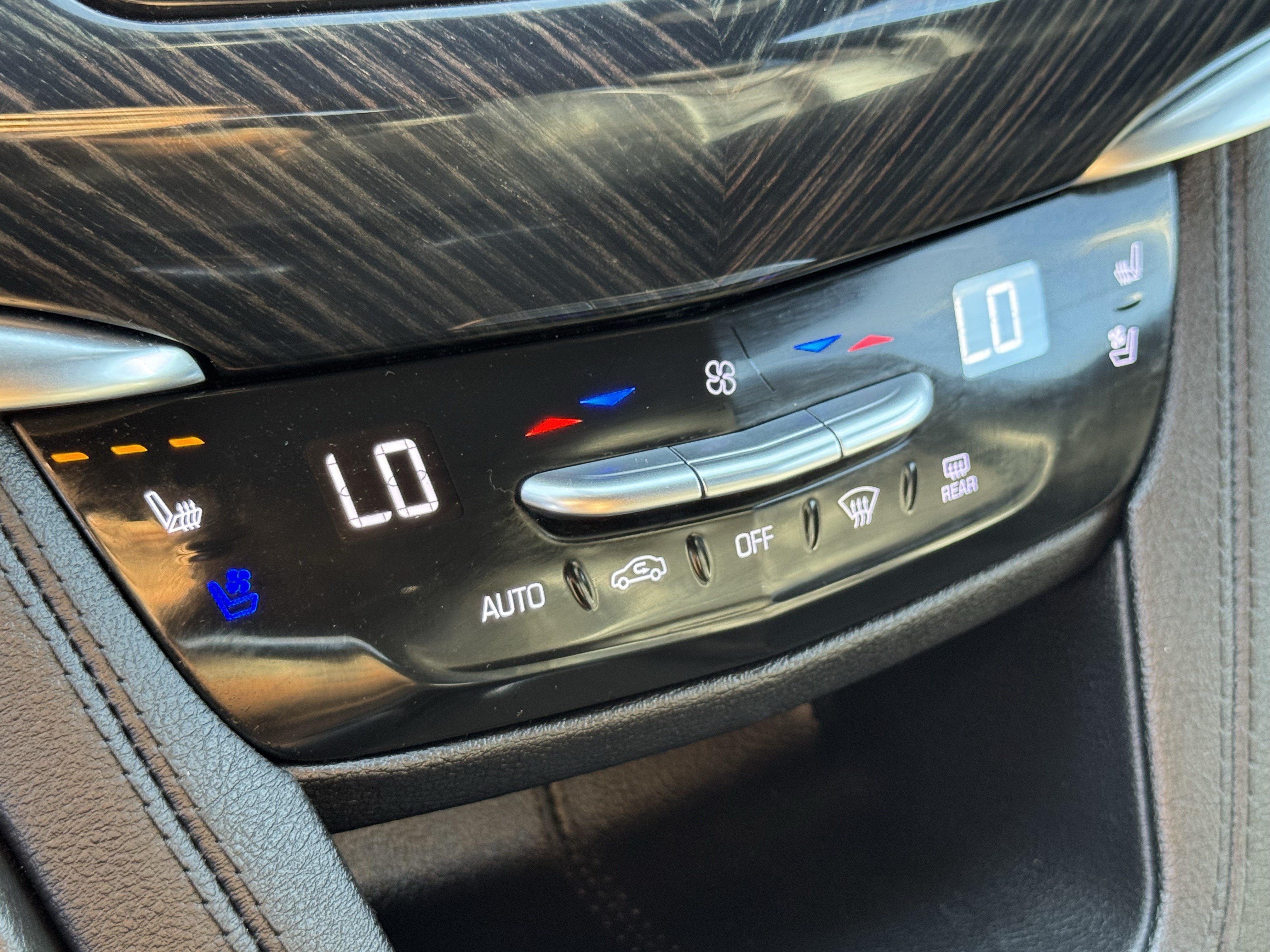 Used 2025 Cadillac XT6 Premium Luxury FWD image 18