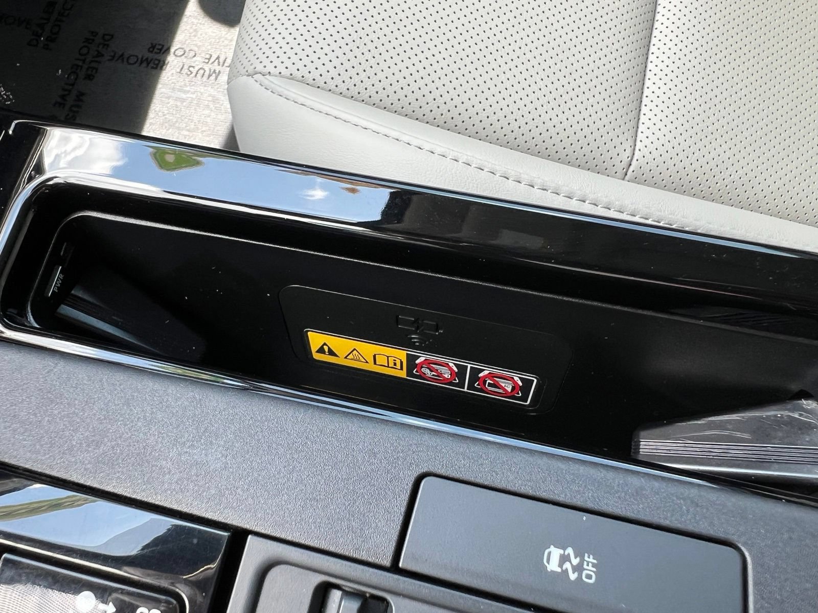Used 2025 Toyota Prius Limited FWD image 43