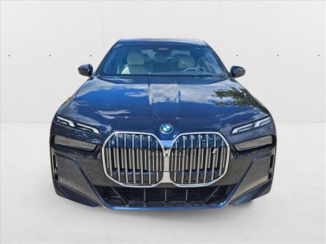 Used 2025 BMW i7 eDrive50 w/ M Sport Package image 2