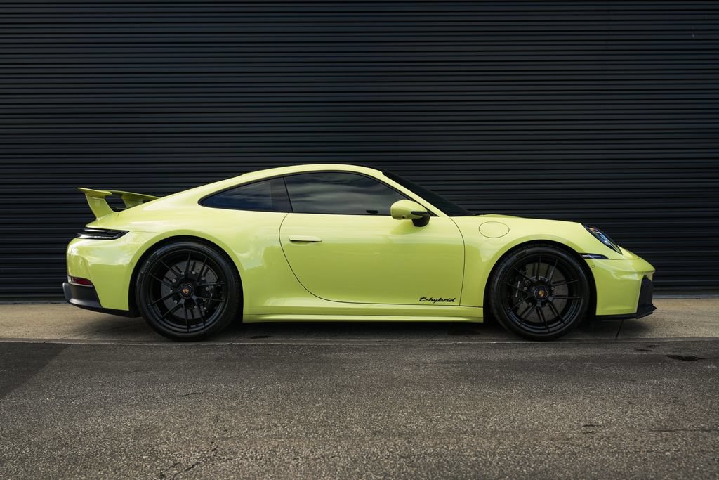 Certified 2025 Porsche 911 Carrera GTS RWD image 32