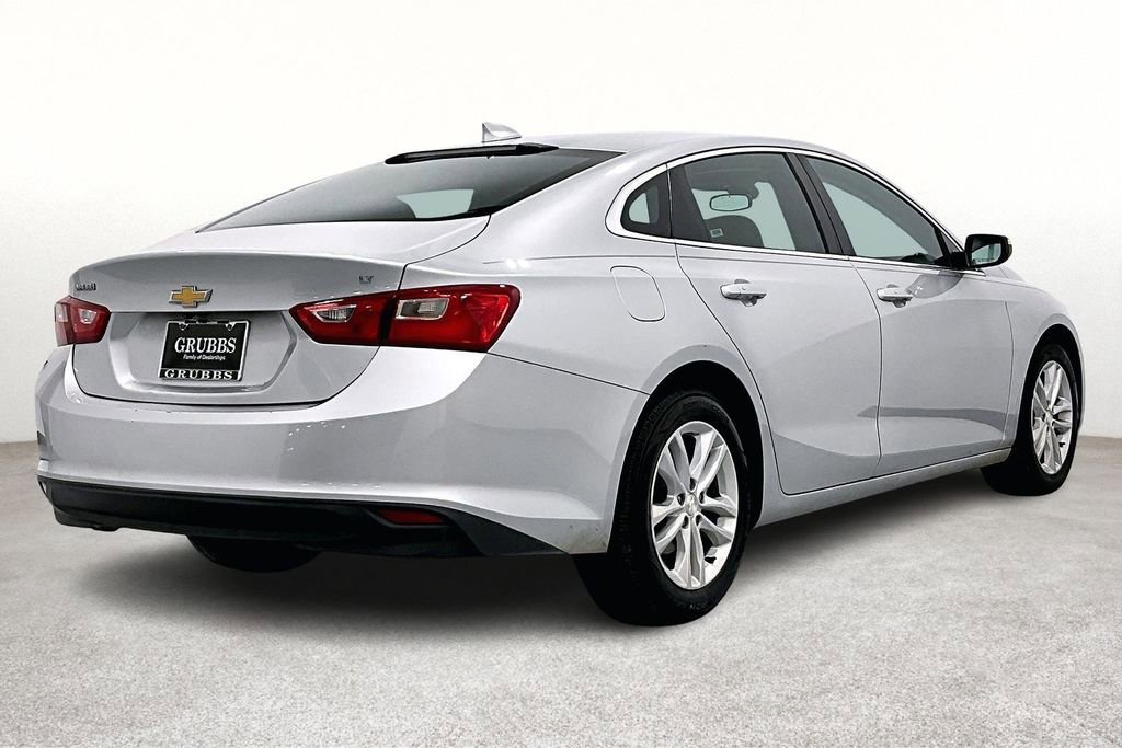Used 2018 Chevrolet Malibu LT w/ Leather Package image 2