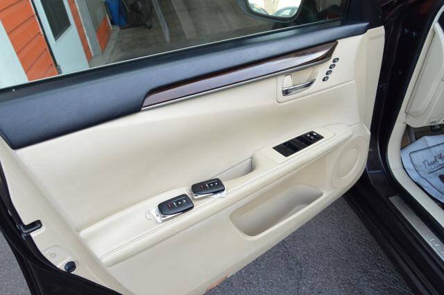 Used 2014 Lexus ES 350 w/ Premium Package FWD image 52