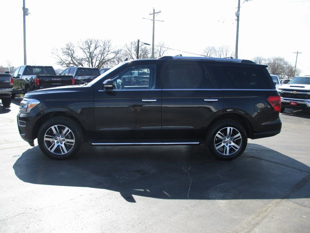 Used 2022 Ford Expedition Limited image 9